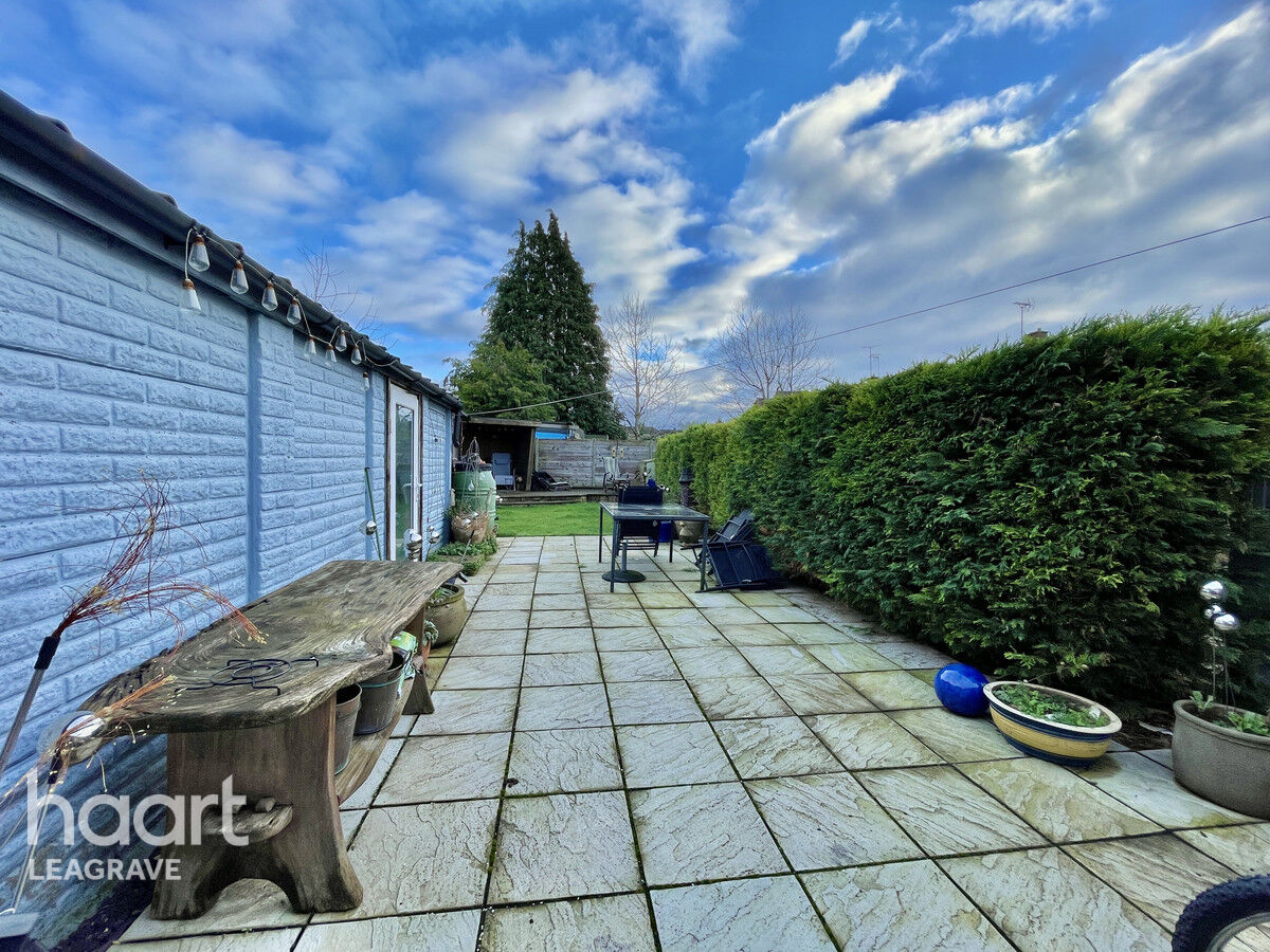 4 bedroom Semidetached house Epping Way, Luton £350,000 haart