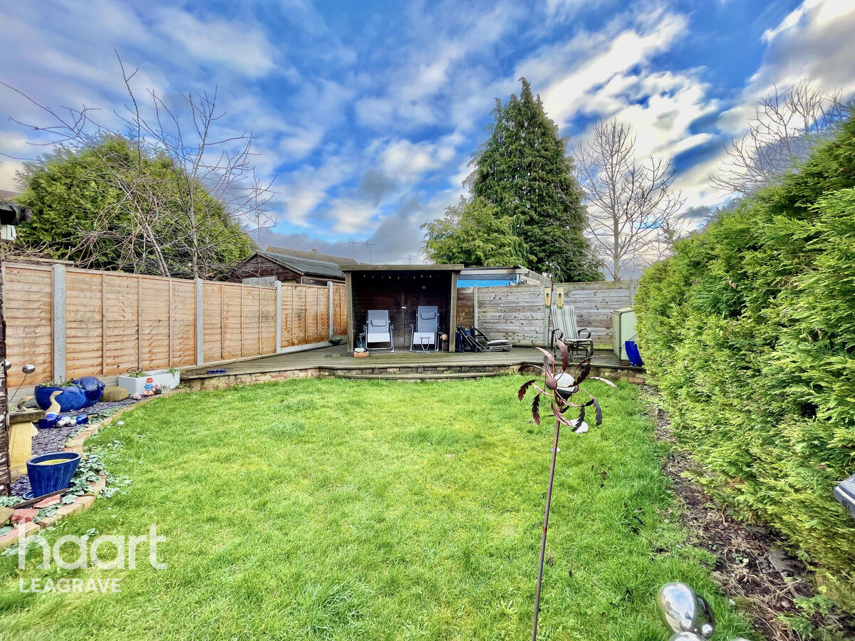 4 bedroom Semidetached house Epping Way, Luton £350,000 haart