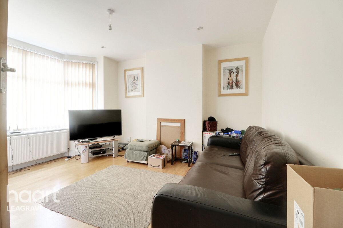 3 bedroom Semidetached house Compton Avenue, Luton £325,000 haart