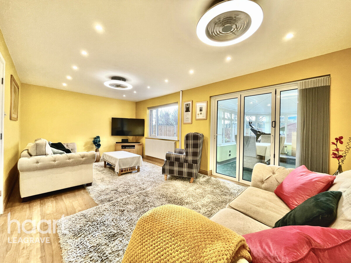 3 bedroom Semidetached house Benson Close, Luton £375,000 haart