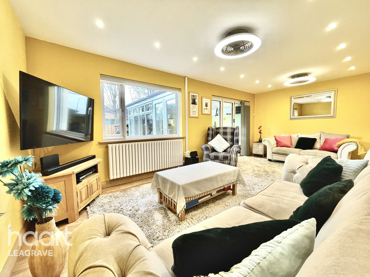 3 bedroom Semidetached house Benson Close, Luton £375,000 haart