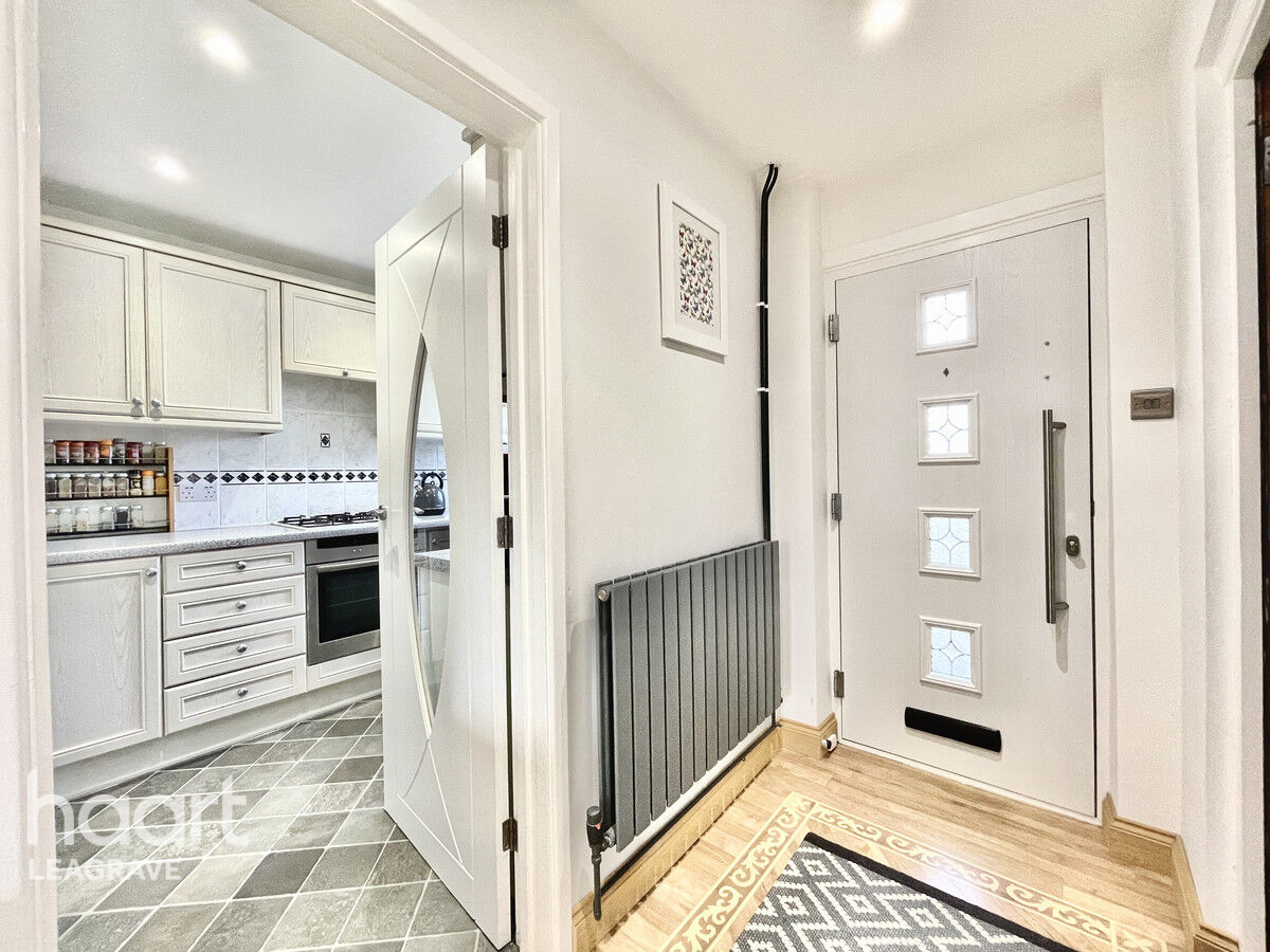 3 bedroom Semidetached house Benson Close, Luton £375,000 haart