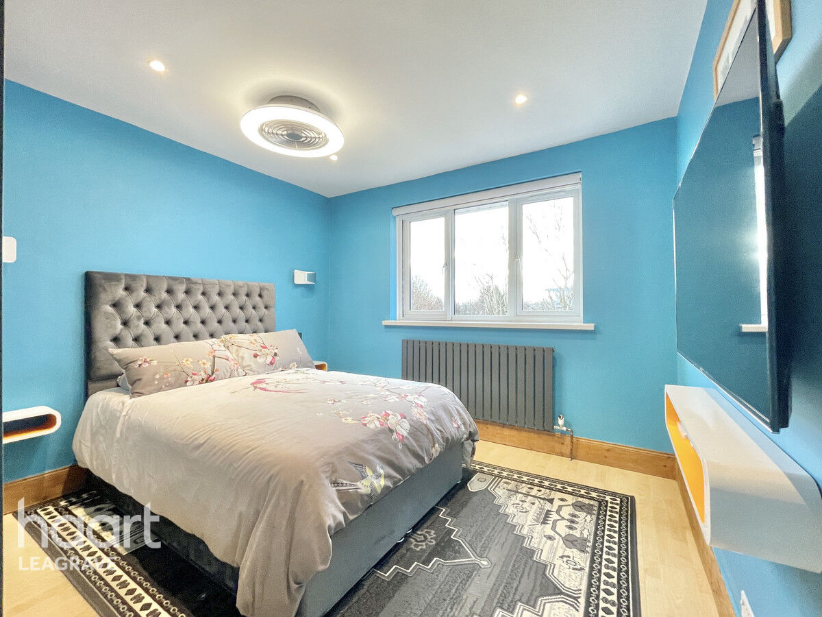 3 bedroom Semidetached house Benson Close, Luton £375,000 haart