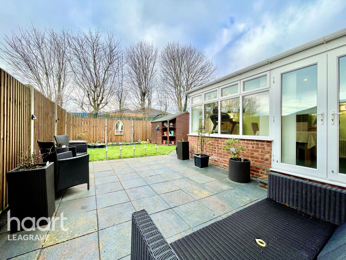 3 bedroom Semidetached house Benson Close, Luton £375,000 haart