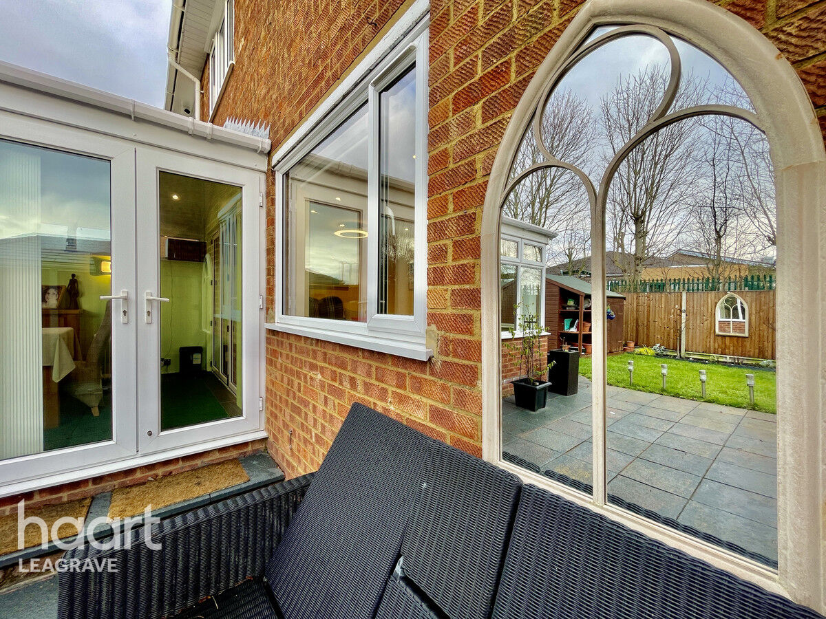 3 bedroom Semidetached house Benson Close, Luton £375,000 haart