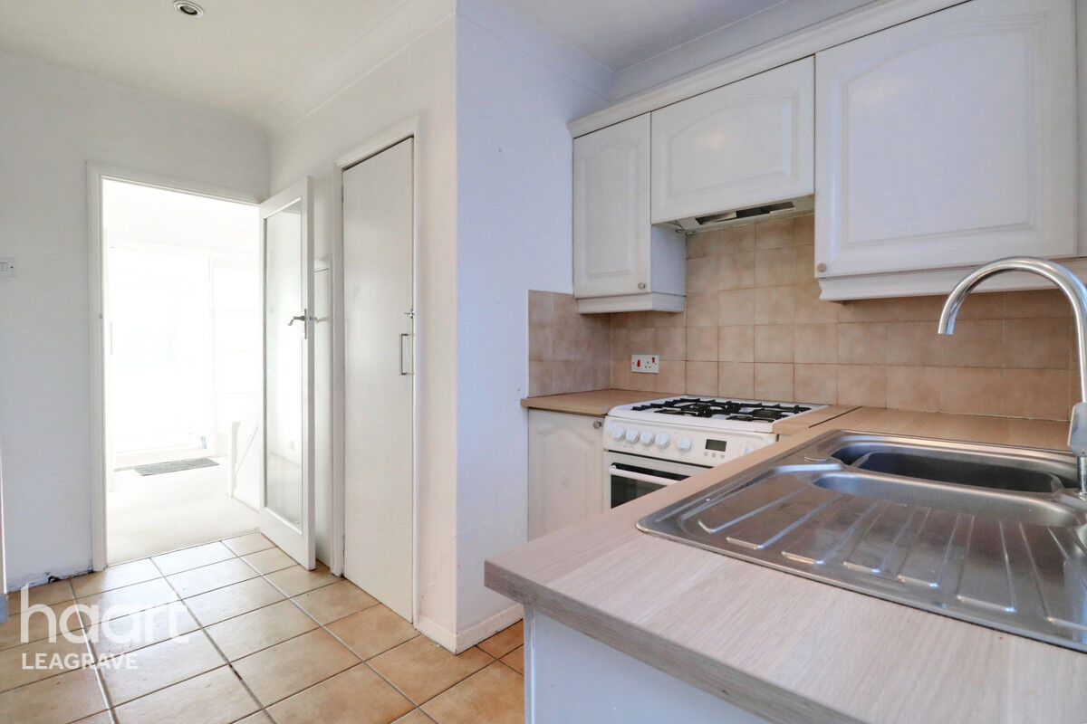 3 bedroom Semidetached house Stoneygate Road, Luton £325,000 haart