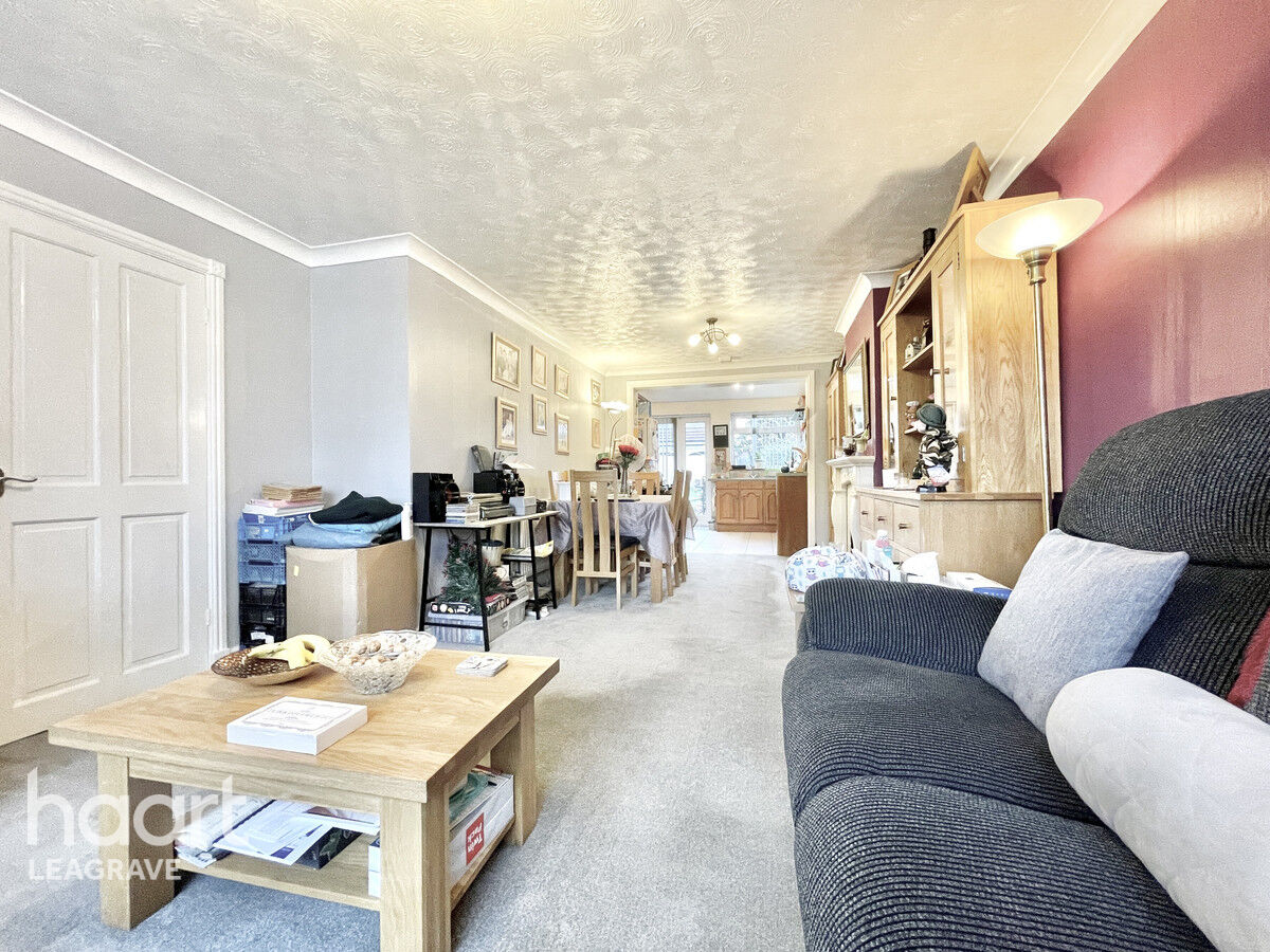 4 bedroom Semidetached house Alpine Way, Luton £375,000 haart