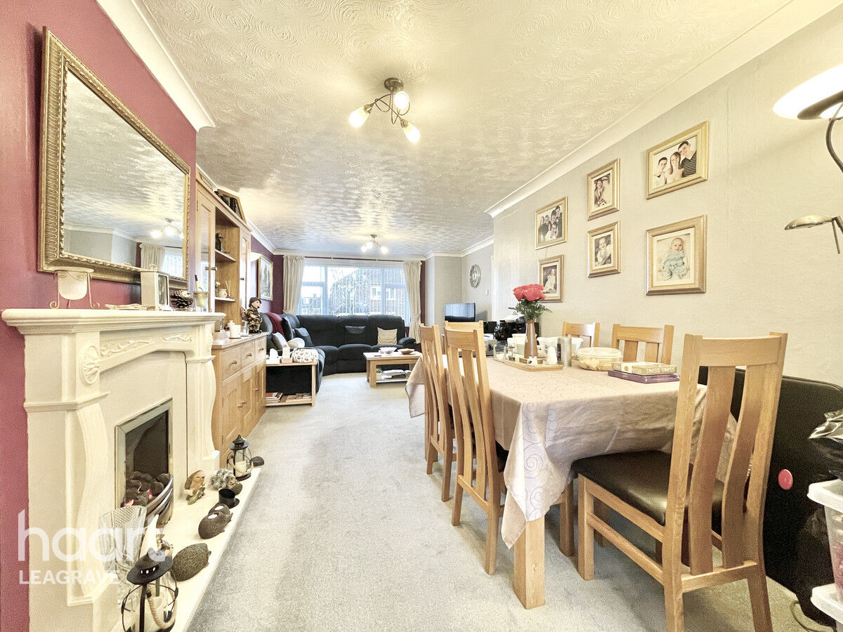 4 bedroom Semidetached house Alpine Way, Luton £375,000 haart