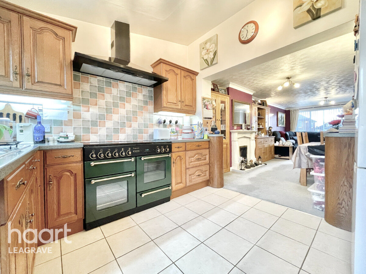 4 bedroom Semidetached house Alpine Way, Luton £375,000 haart