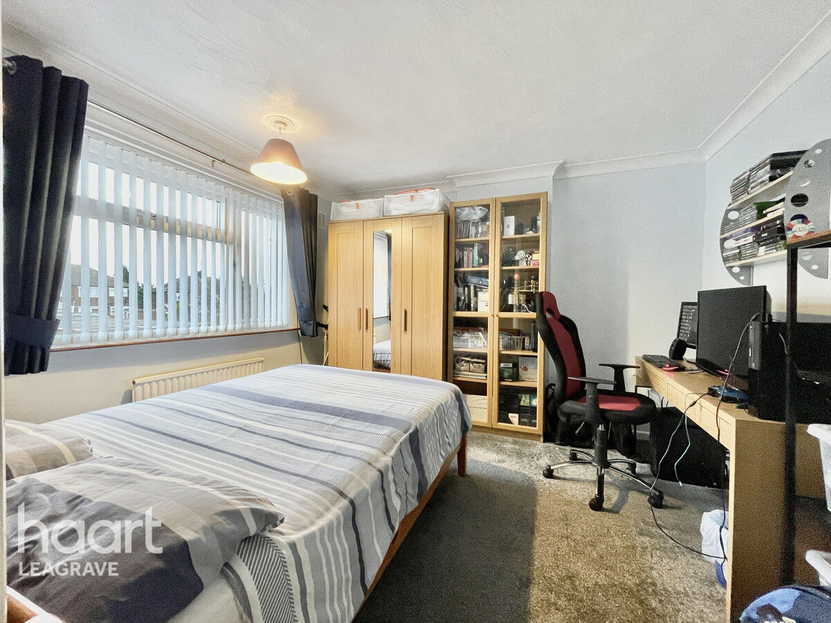 4 bedroom Semidetached house Alpine Way, Luton £375,000 haart