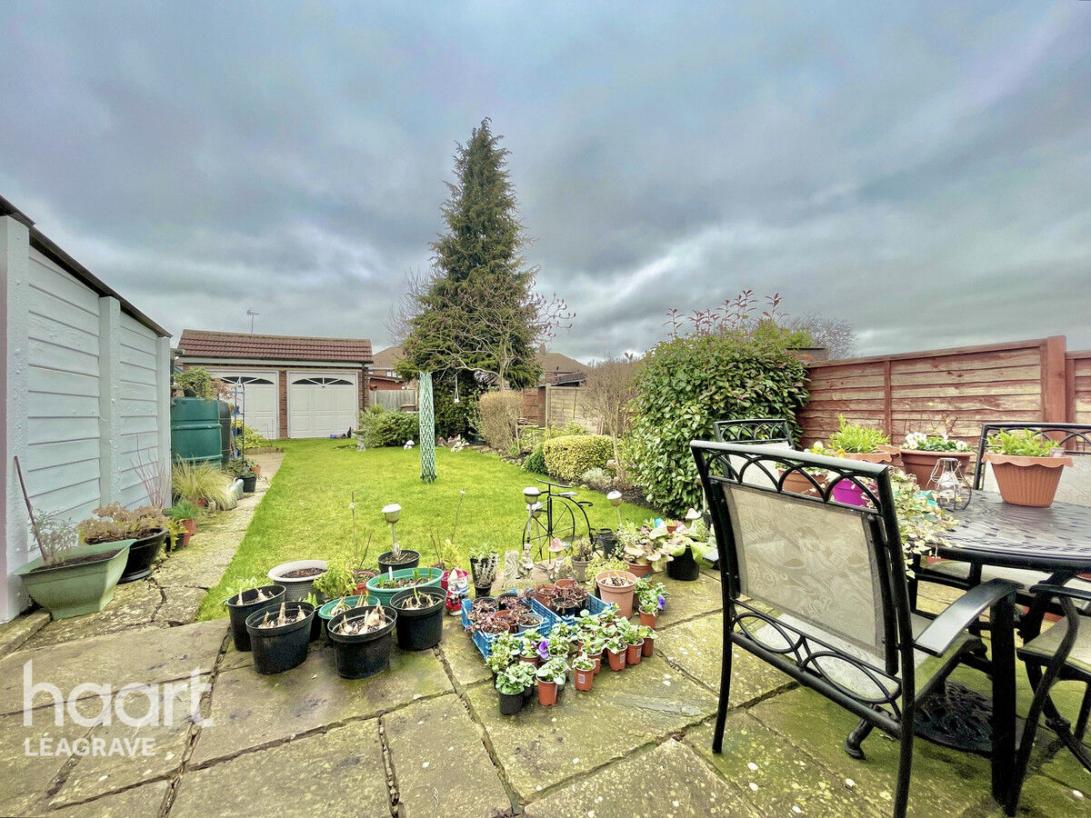 4 bedroom Semidetached house Alpine Way, Luton £375,000 haart