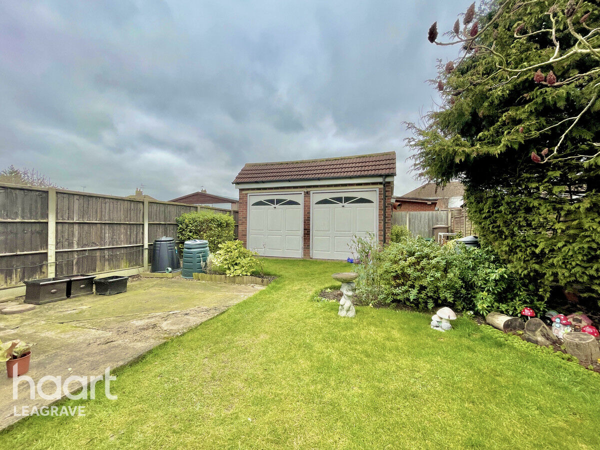 4 bedroom Semidetached house Alpine Way, Luton £375,000 haart