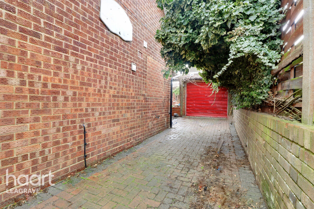 3 bedroom Semidetached house Sudbury Road, Luton £325,000 haart