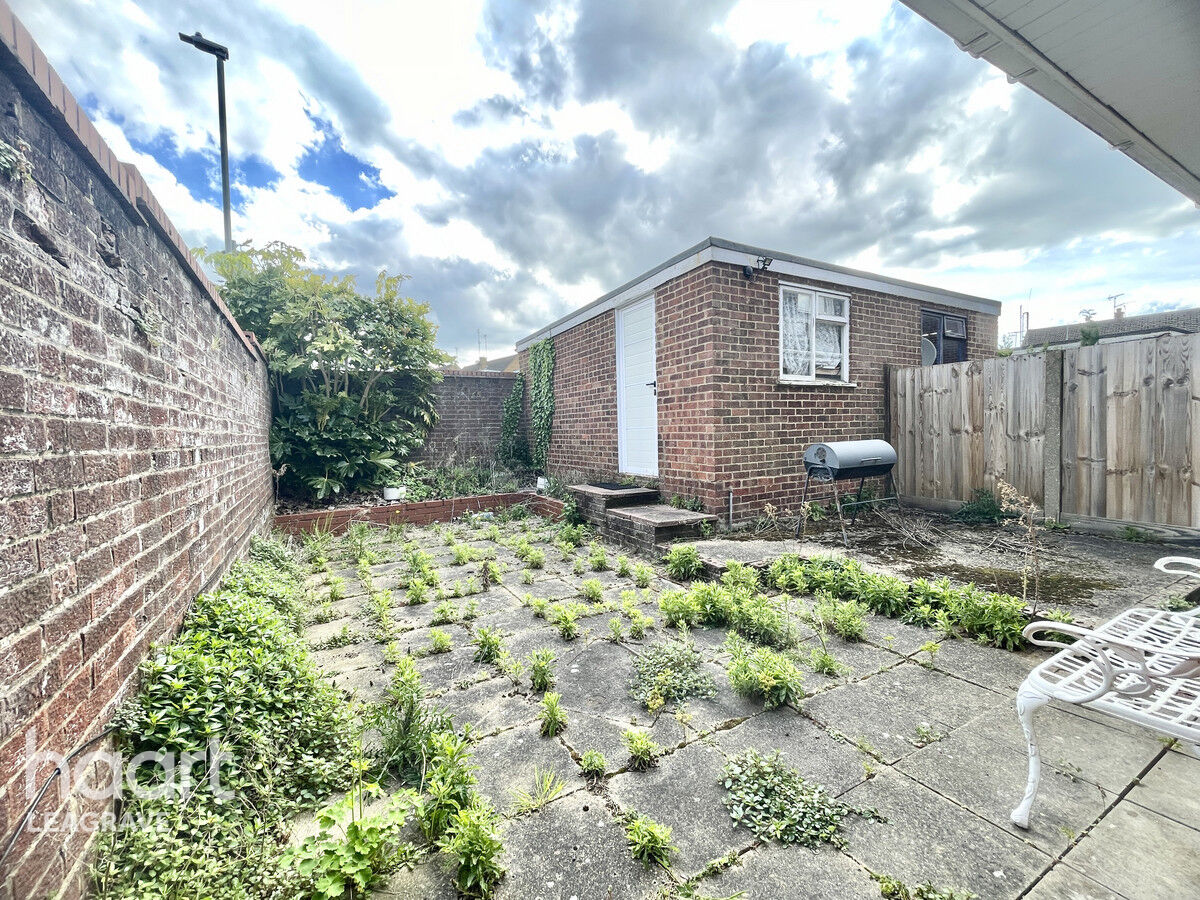 3 bedroom Semidetached house Toddington Road, Luton £300,000 haart