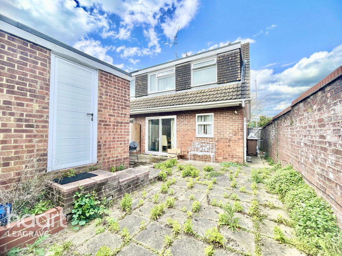 3 bedroom Semidetached house Toddington Road, Luton £300,000 haart