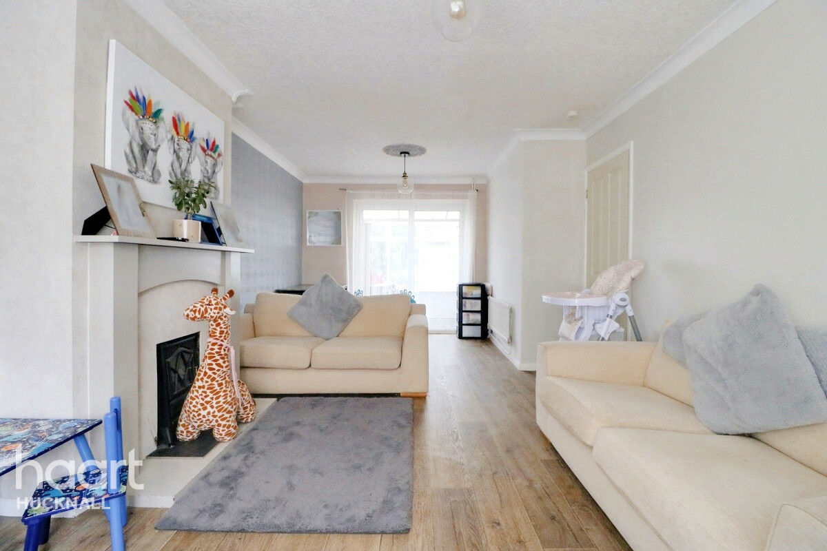 3 bedroom Semidetached house Cherry Avenue, Hucknall, Nottingham £