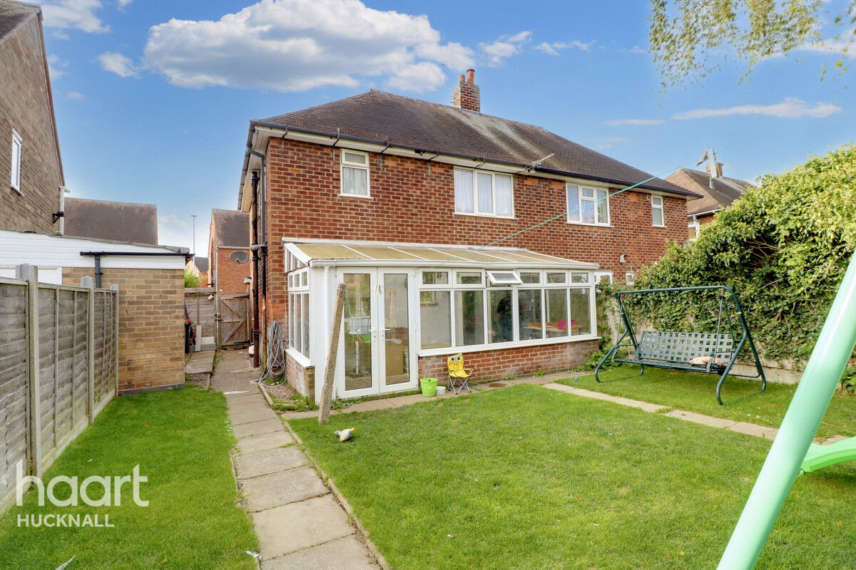 3 bedroom Semidetached house Cherry Avenue, Hucknall, Nottingham £