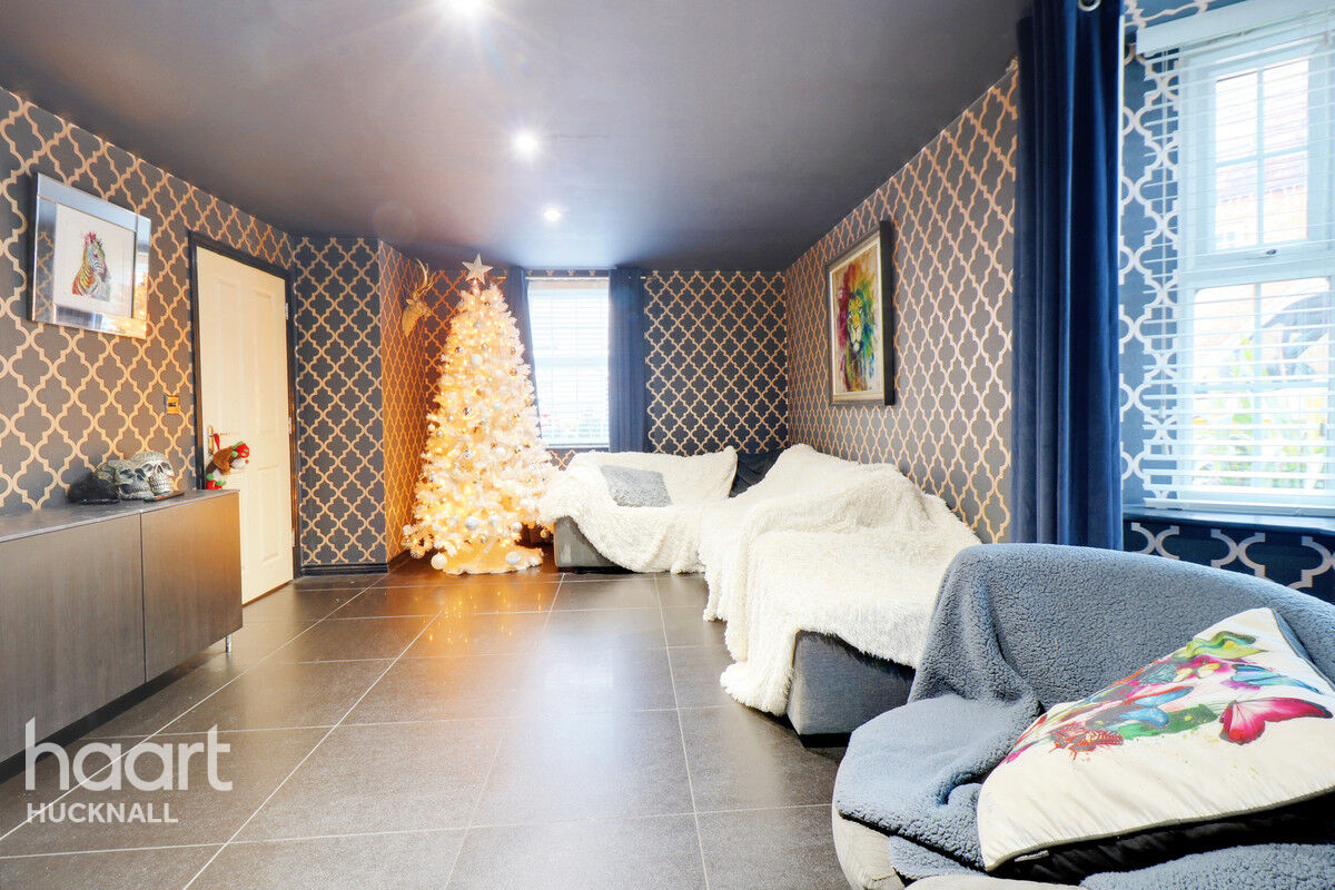 5 bedroom Detached house Peregrine Road, Hucknall, Nottingham £