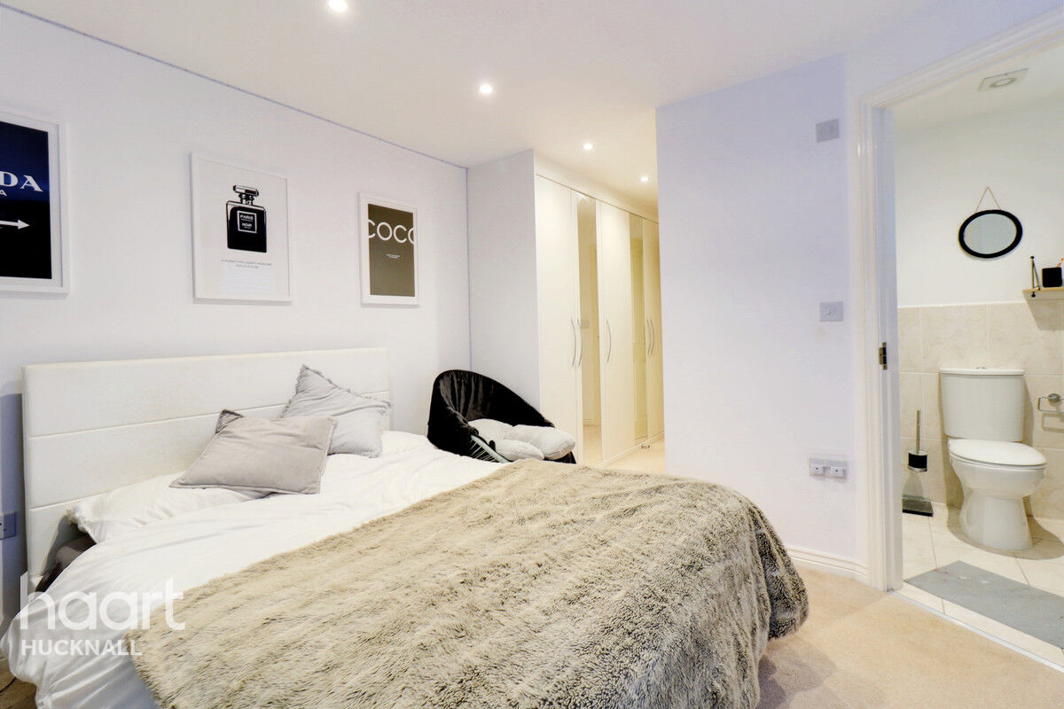 5 bedroom Detached house Peregrine Road, Hucknall, Nottingham £