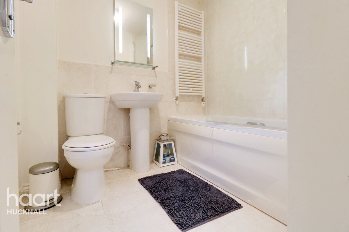 5 bedroom Detached house Peregrine Road, Hucknall, Nottingham £