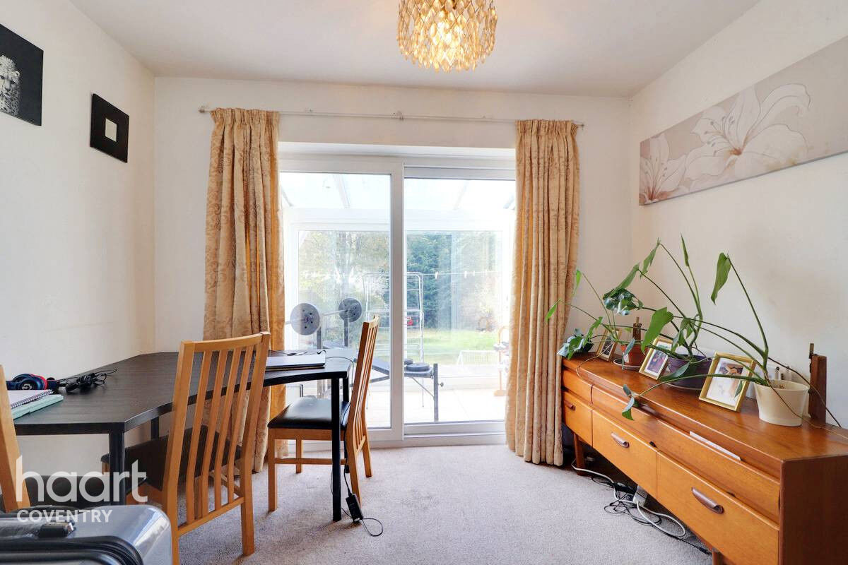 3 bedroom Semidetached house Finham Green Road, Coventry £300,000