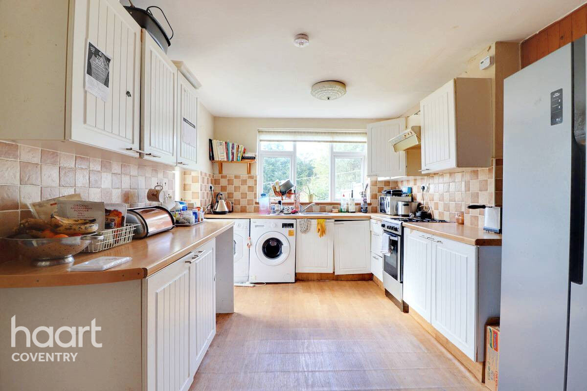 3 bedroom Semidetached house Finham Green Road, Coventry £300,000