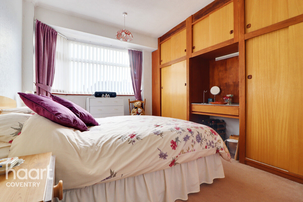 3 bedroom End of terrace house Sunnyside Close, Coventry £250,000