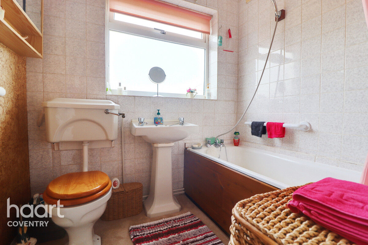 3 bedroom End of terrace house Sunnyside Close, Coventry £250,000