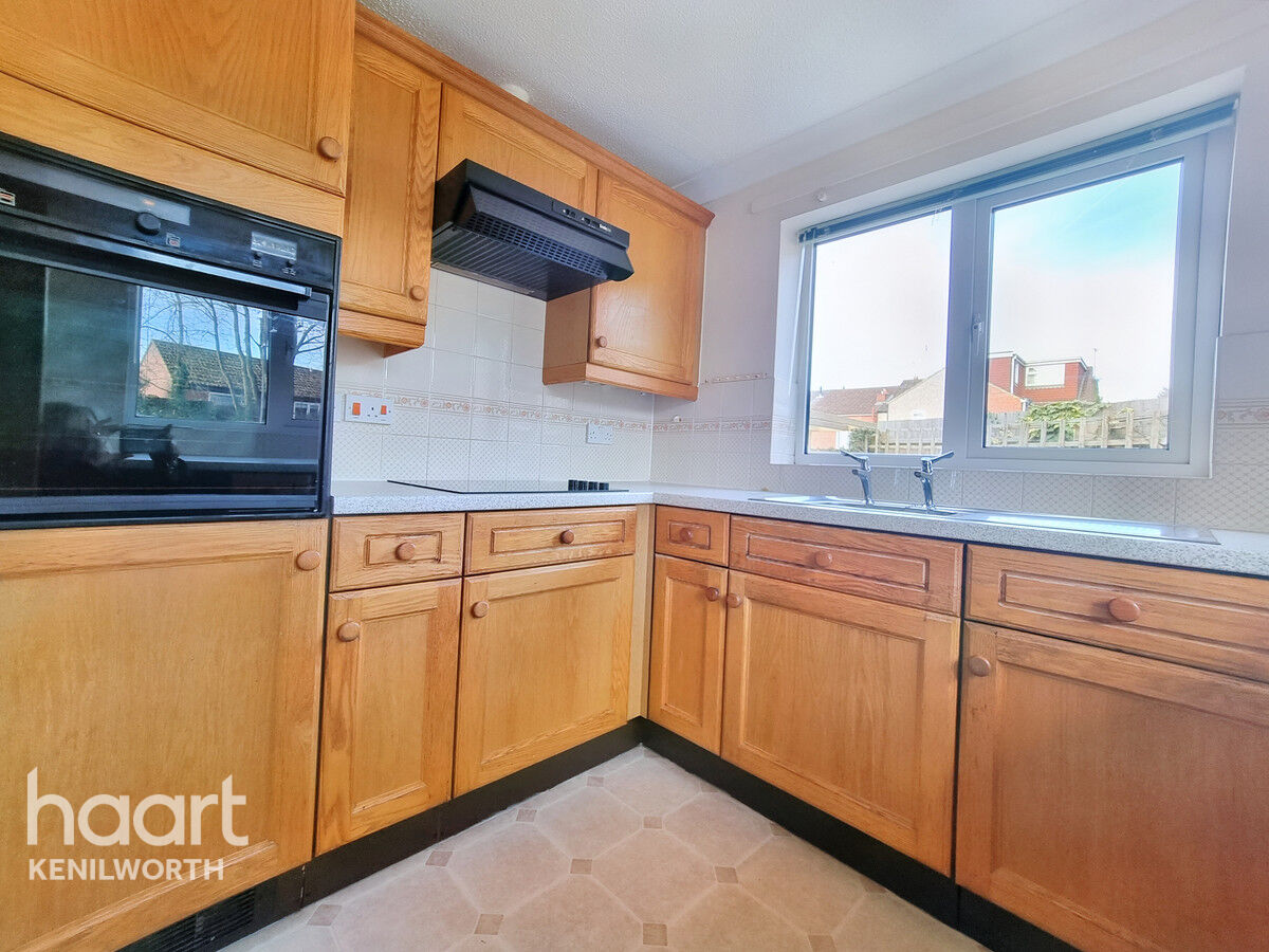 2 bedroom Semidetached bungalow Ashdene Gardens, Kenilworth £