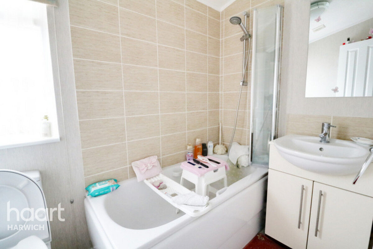 2 bedroom Lodge Low Road, HARWICH £170,000 haart