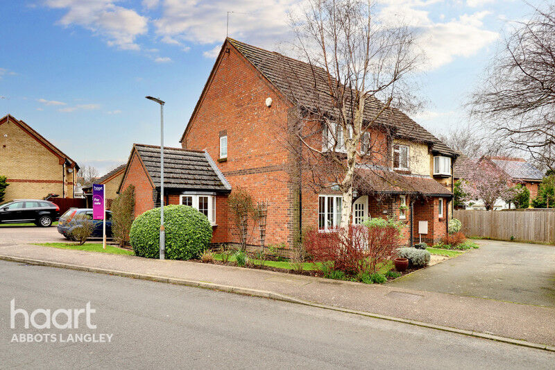4 bedroom End of terrace house Balmoral Road, Abbots Langley £