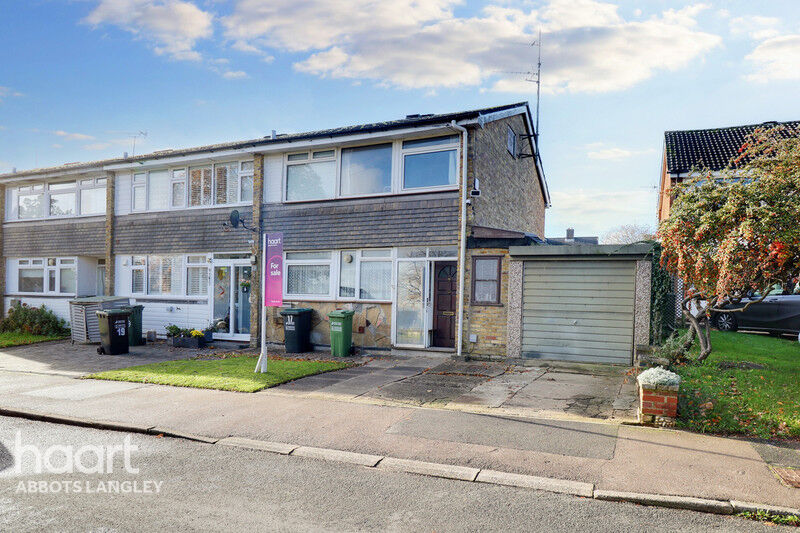3 bedroom End of terrace house Tibbs Hill Road, Abbots Langley £
