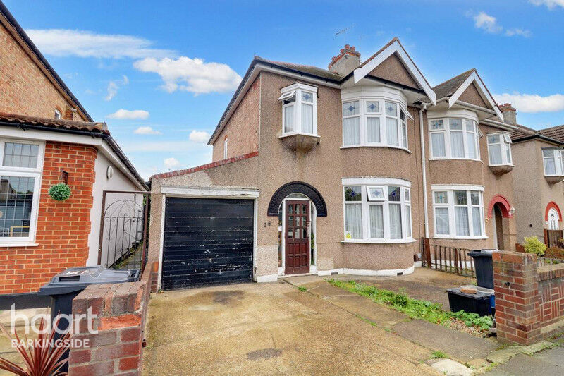 3 bedroom Semidetached house Donington Avenue, Barkingside £