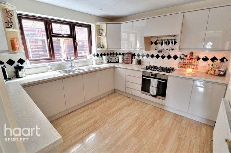 Property For Sale In Basildon, Essex haart