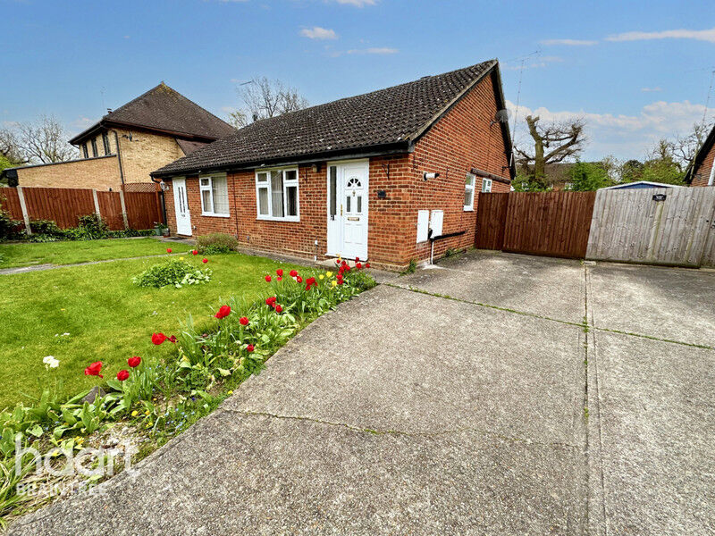 2 bedroom Bungalow Derwent Way, Braintree £290,000 haart