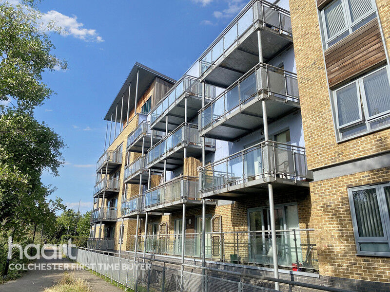 2 bedroom Flat Quayside Drive, Colchester £170,000 haart