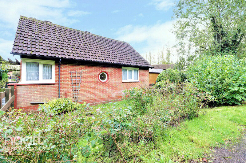 2 bedroom Detached bungalow Hobart Crescent, Willen Park £250,000