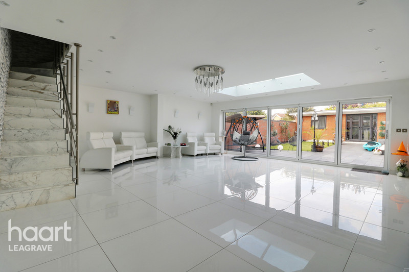 Property For Sale In Stopsley, Luton haart